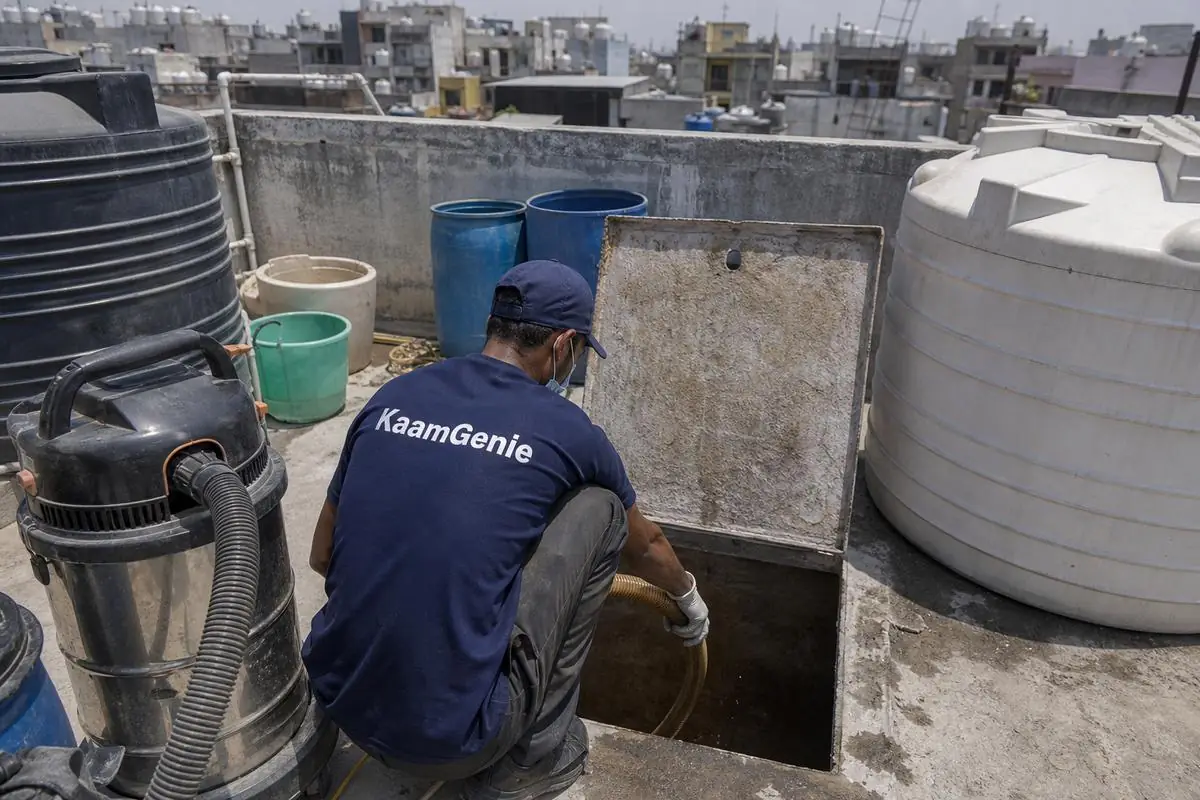 KaamGenie crew cleaning a underground sump in Khyala, Delhi