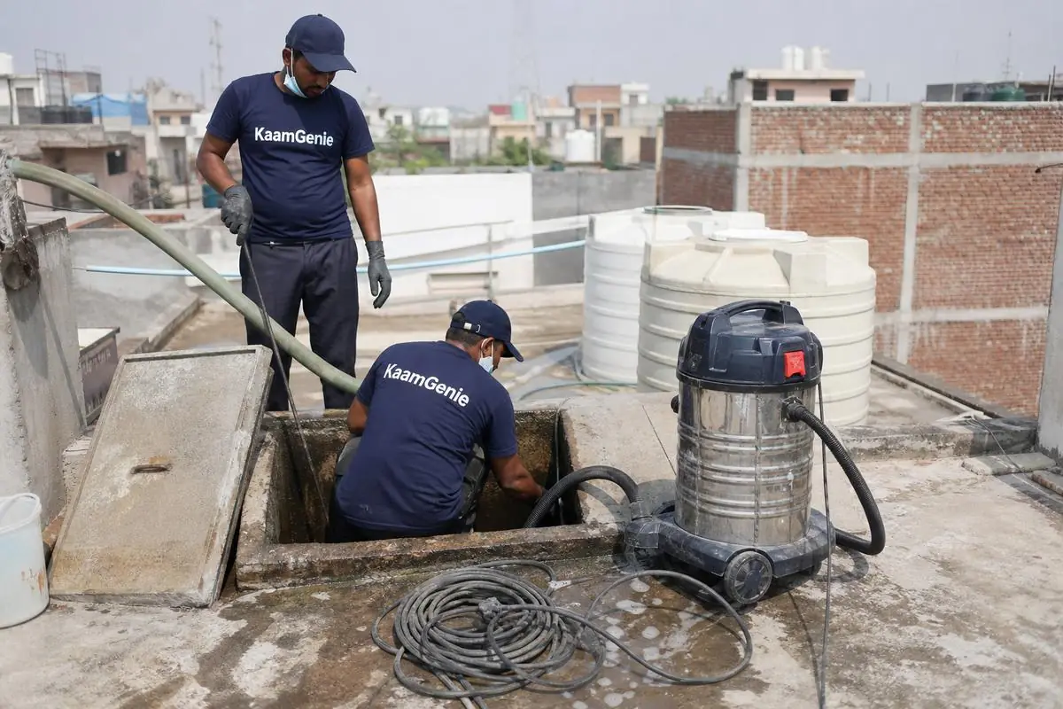 KaamGenie crew cleaning a underground sump in Kilokri, Delhi