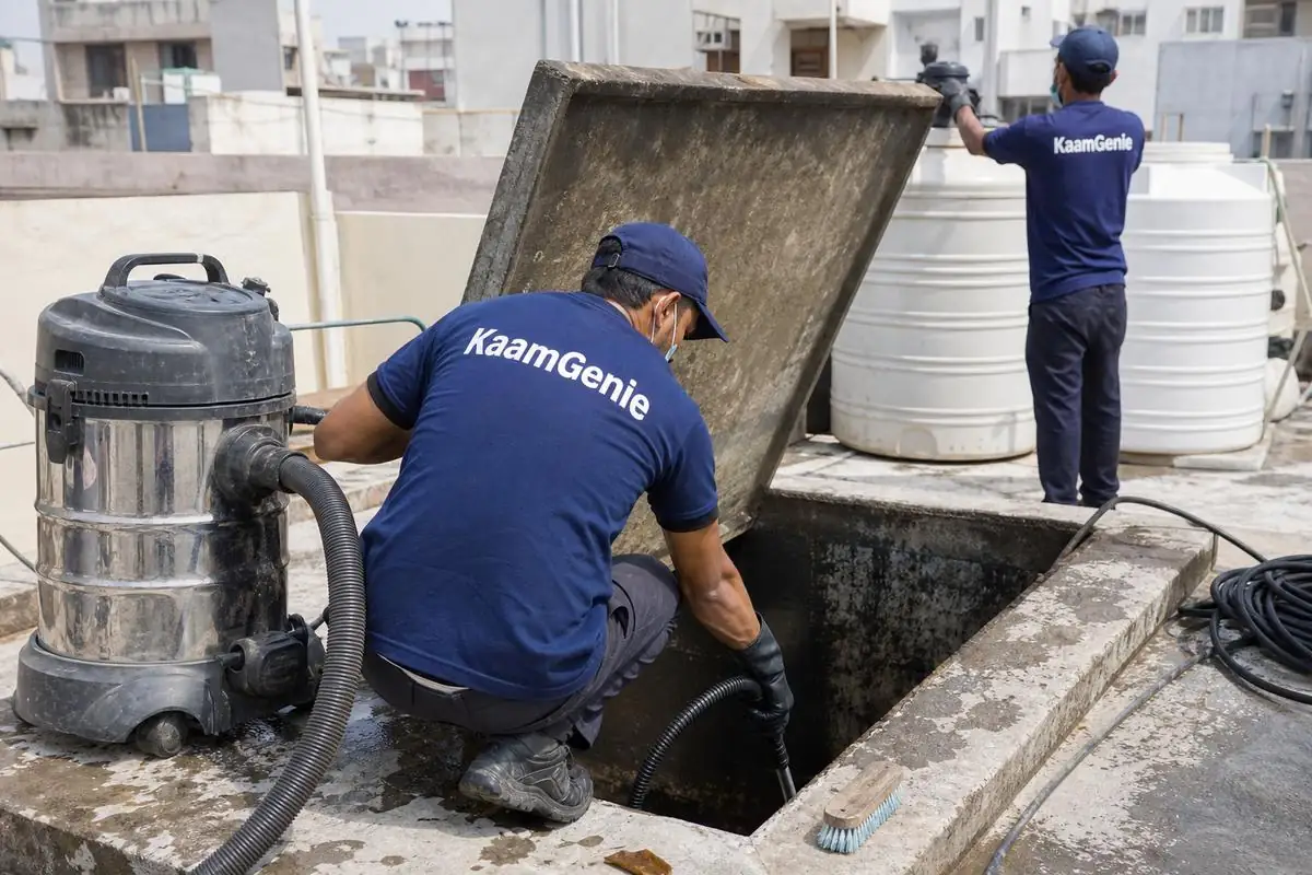 KaamGenie crew cleaning a underground sump in Kingsway Camp, Delhi