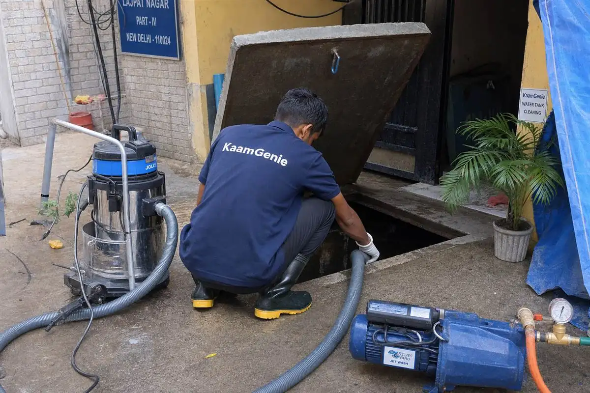 KaamGenie crew cleaning a underground sump in Lajpat Nagar, Delhi