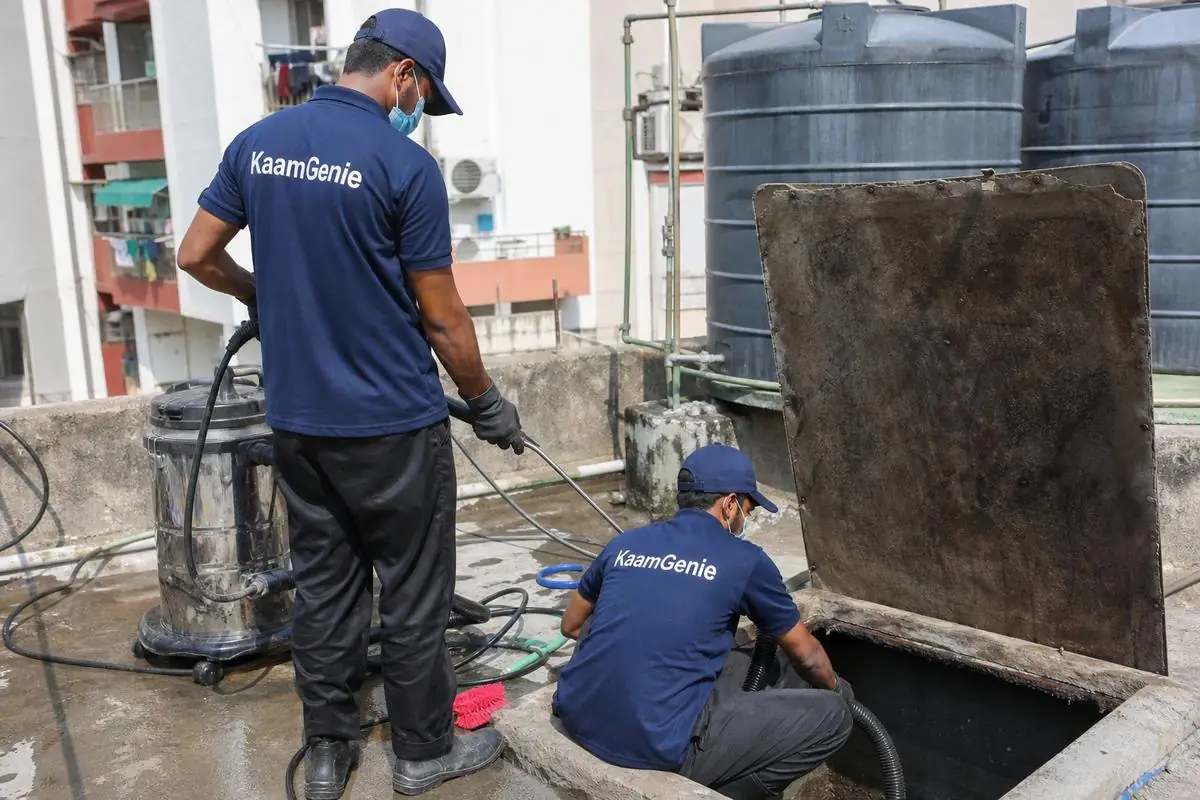 KaamGenie crew cleaning a underground sump in Lodhi Colony, Delhi