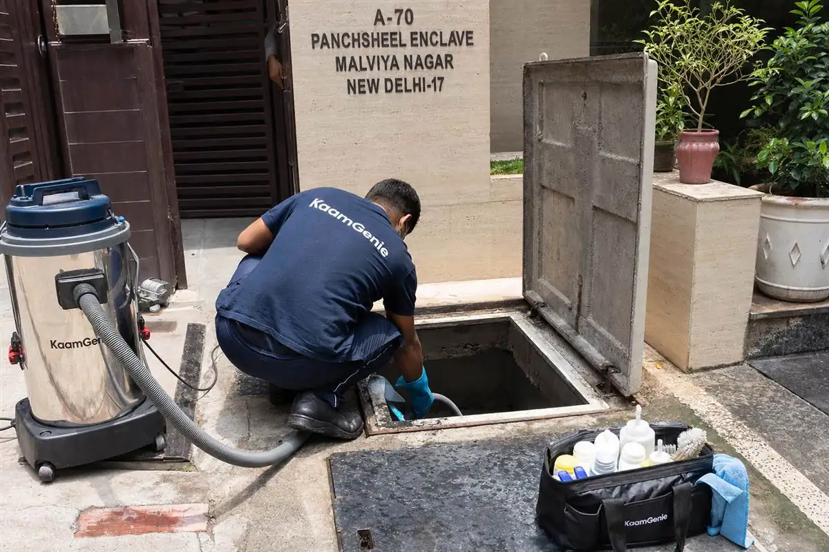 KaamGenie crew cleaning a underground sump in Malviya Nagar, Delhi