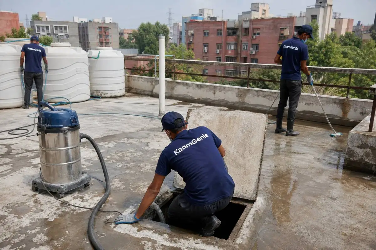 KaamGenie crew cleaning a underground sump in Mayur Vihar Phase 1, Delhi