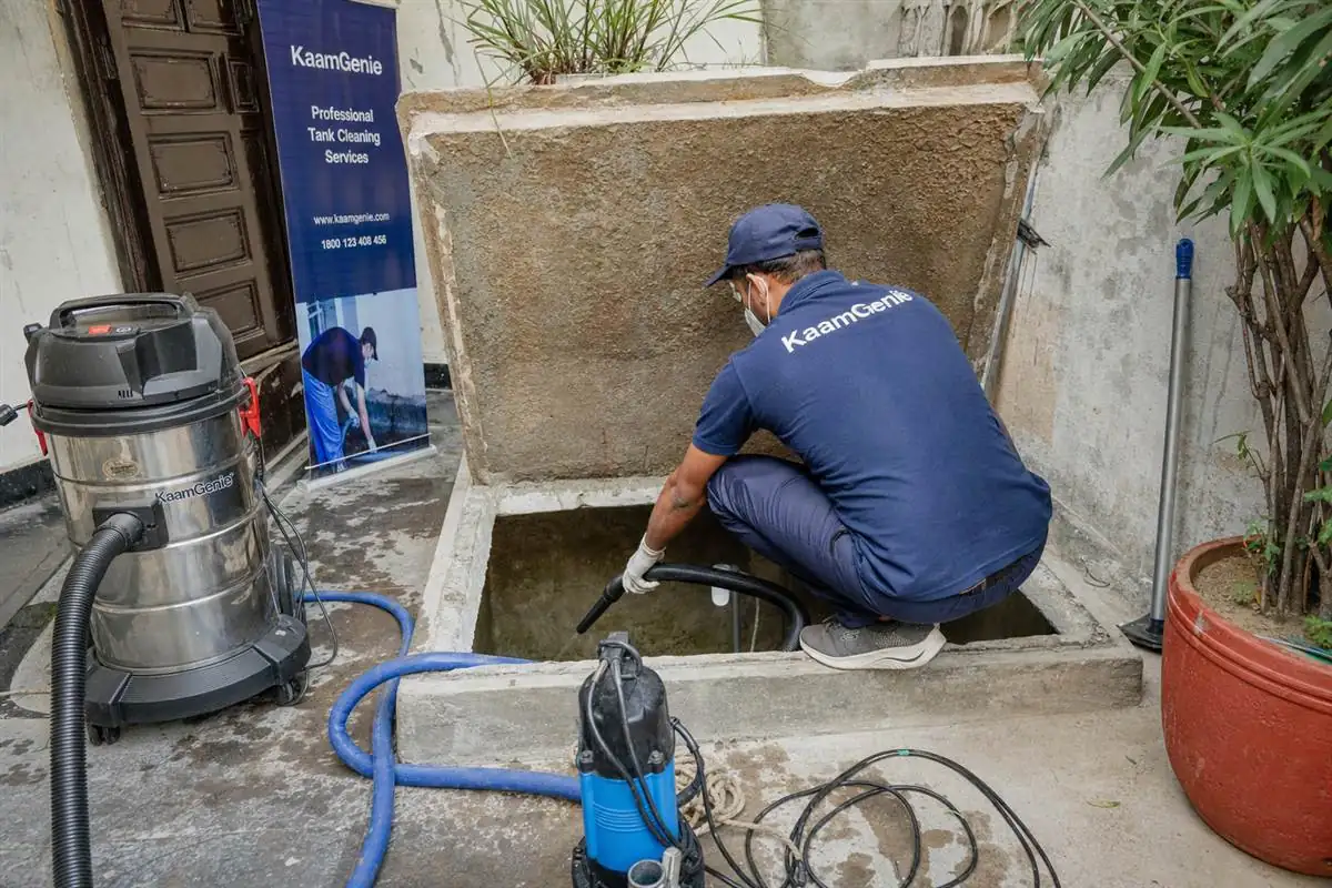 KaamGenie crew cleaning a underground sump in Mehrauli, Delhi