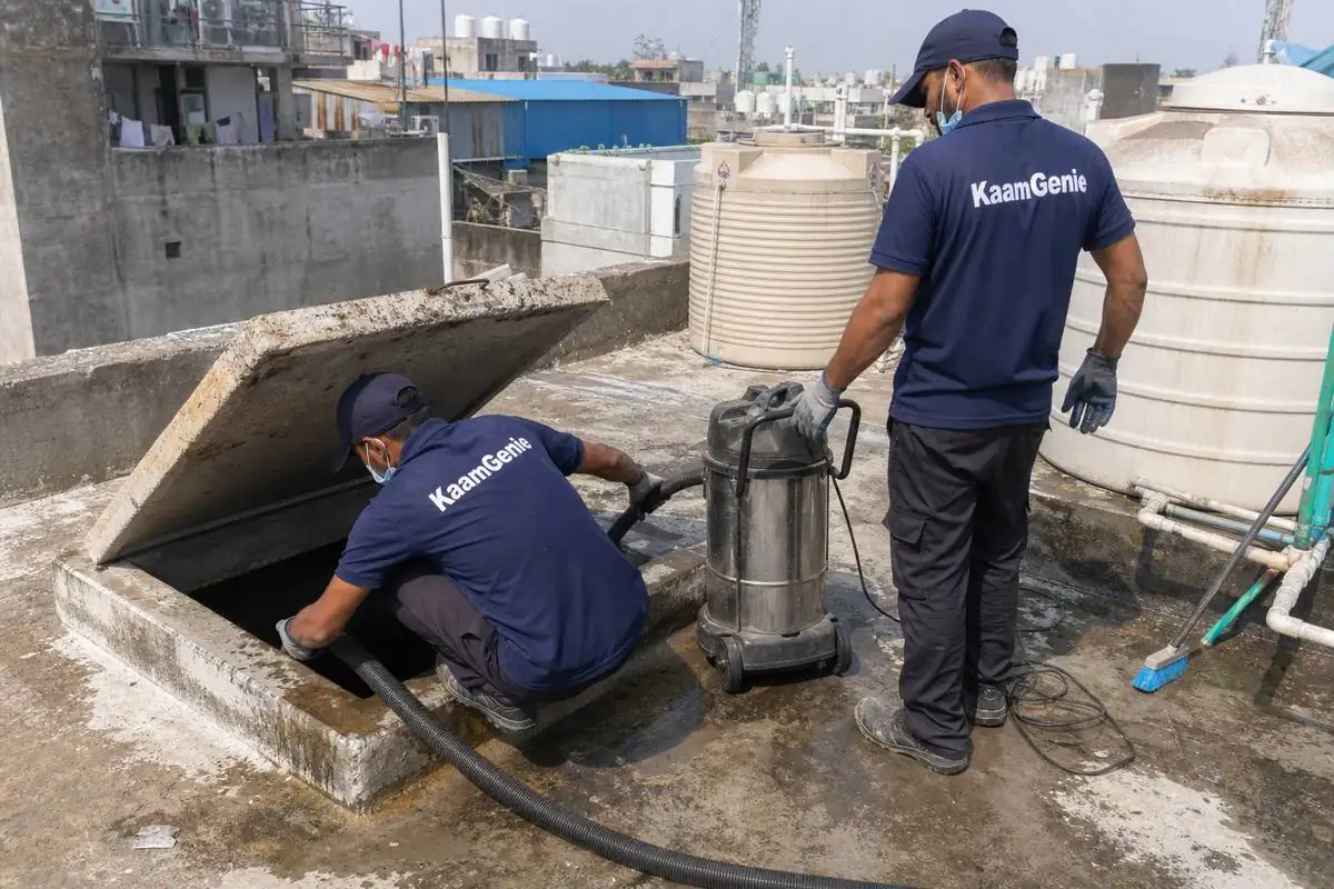 KaamGenie crew cleaning a underground sump in Mundka, Delhi