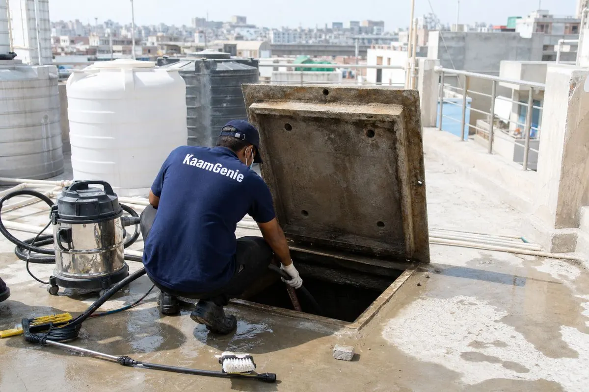 KaamGenie crew cleaning a underground sump in New Ashok Nagar, Delhi