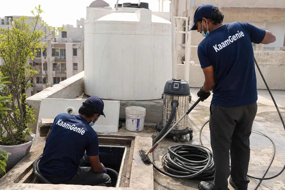 KaamGenie crew cleaning a underground sump in Nirankari Colony, Delhi