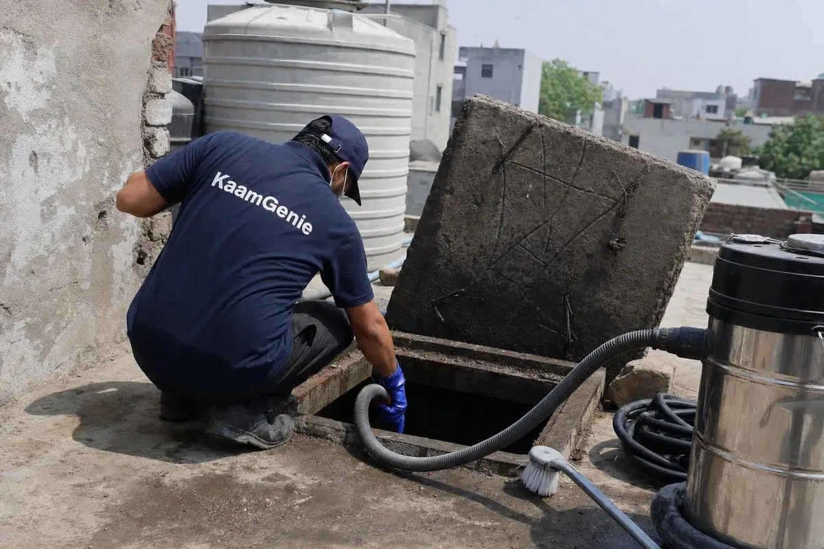 KaamGenie crew cleaning a underground sump in Palam, Delhi