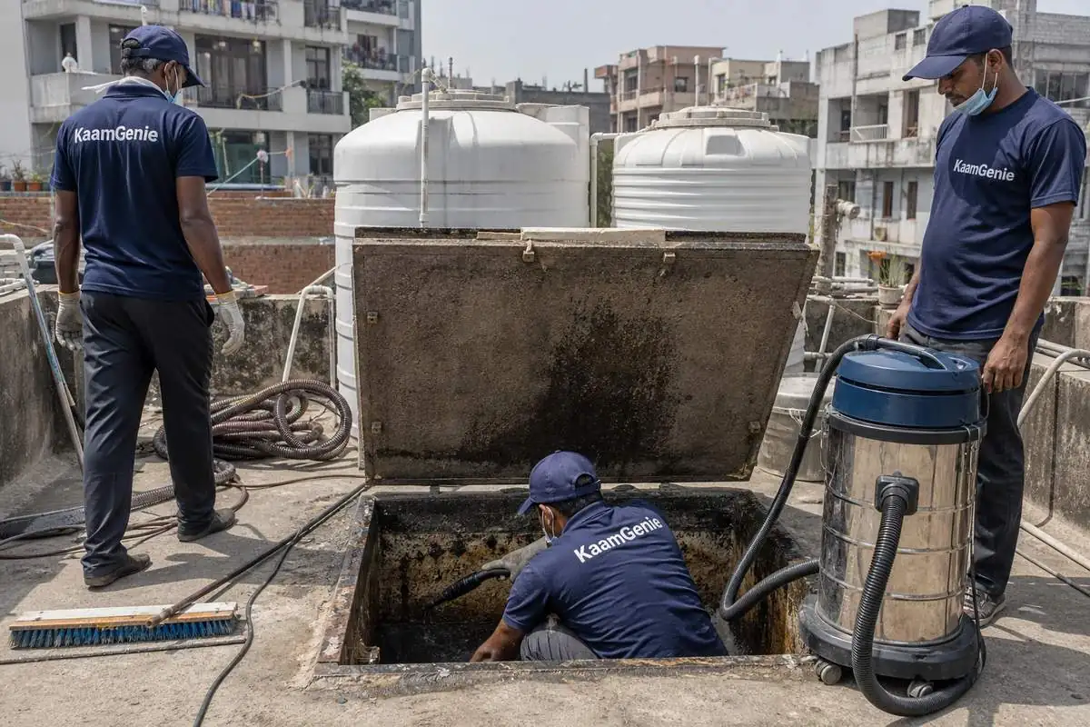 KaamGenie crew cleaning a underground sump in Prem Nagar (Kishan Ganj/Tri Nagar side), Delhi
