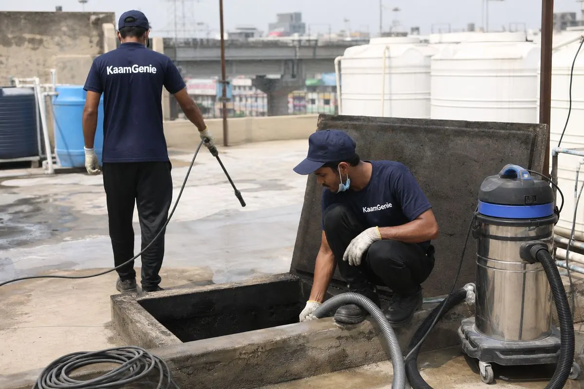 KaamGenie crew cleaning a underground sump in Rajouri Garden, Delhi