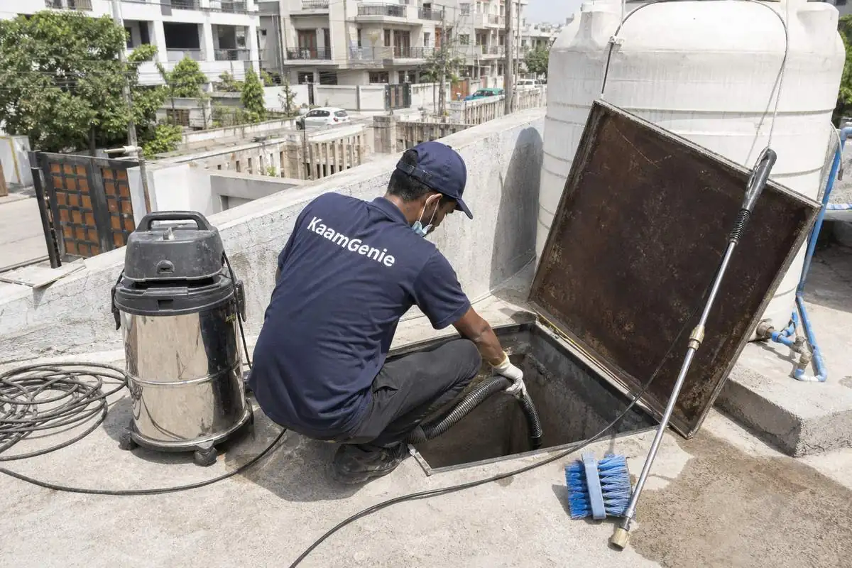 KaamGenie crew cleaning a underground sump in Rana Pratap Bagh, Delhi