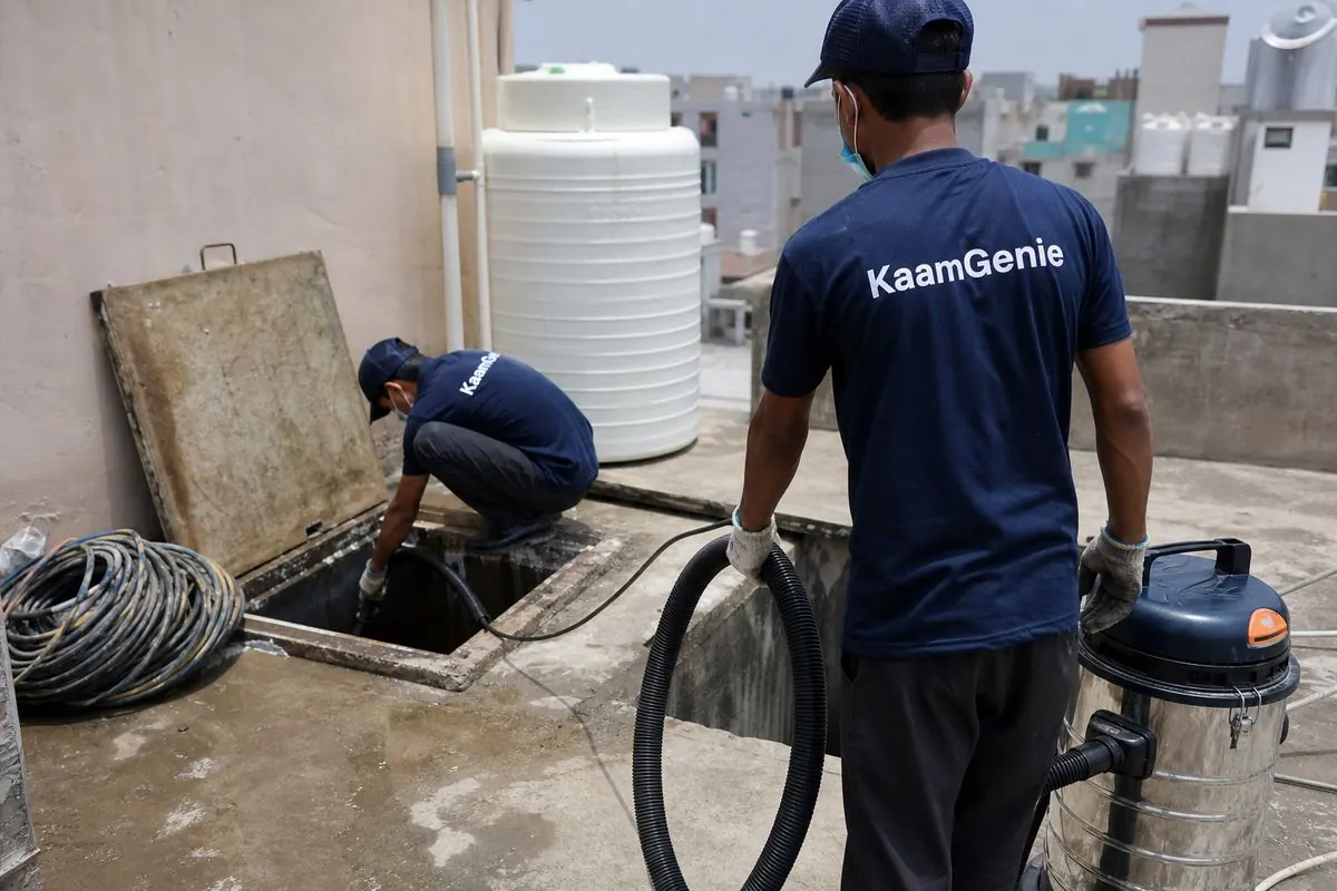 KaamGenie crew cleaning a underground sump in Shakti Nagar, Delhi