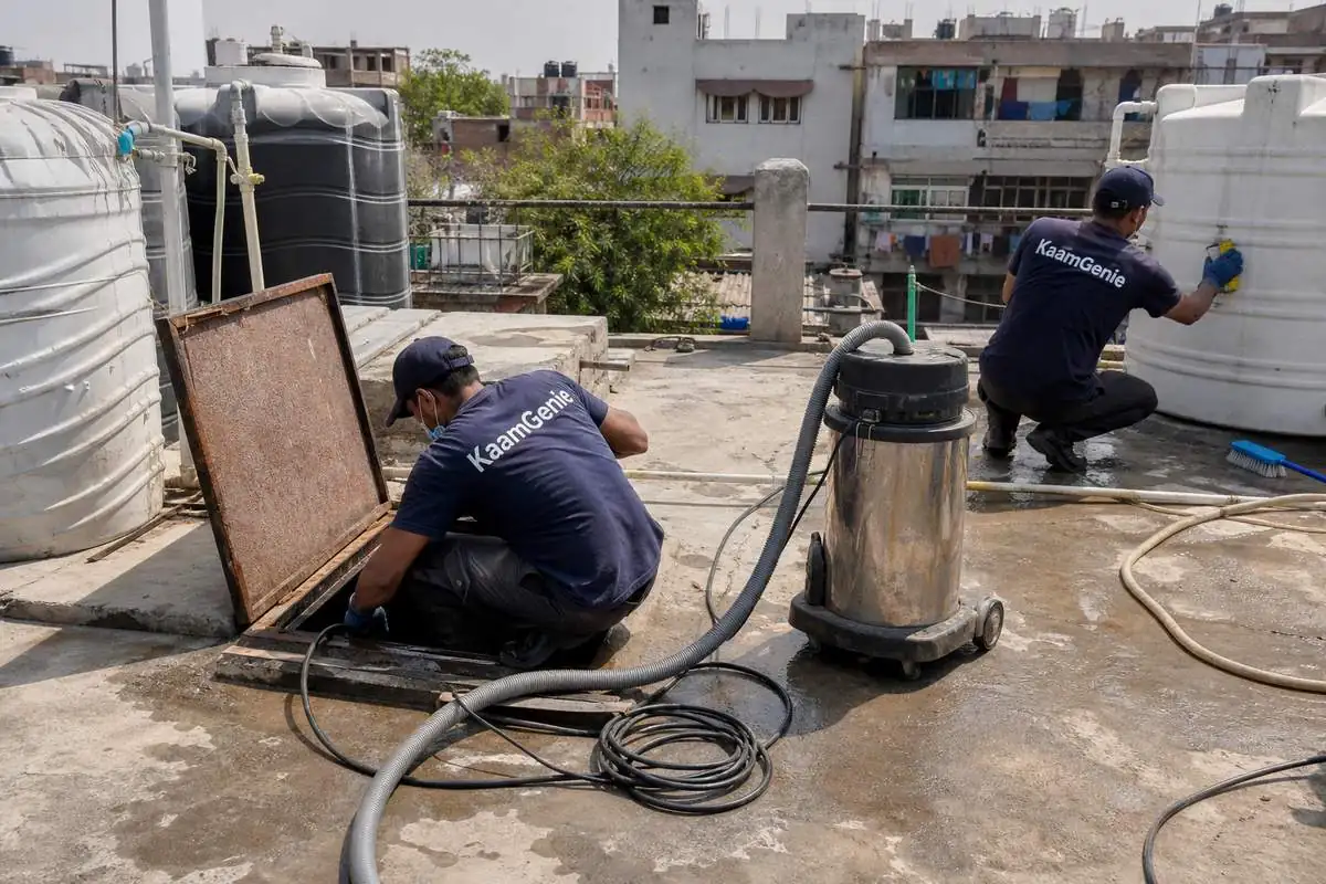 KaamGenie crew cleaning a underground sump in Sitapuri, Delhi