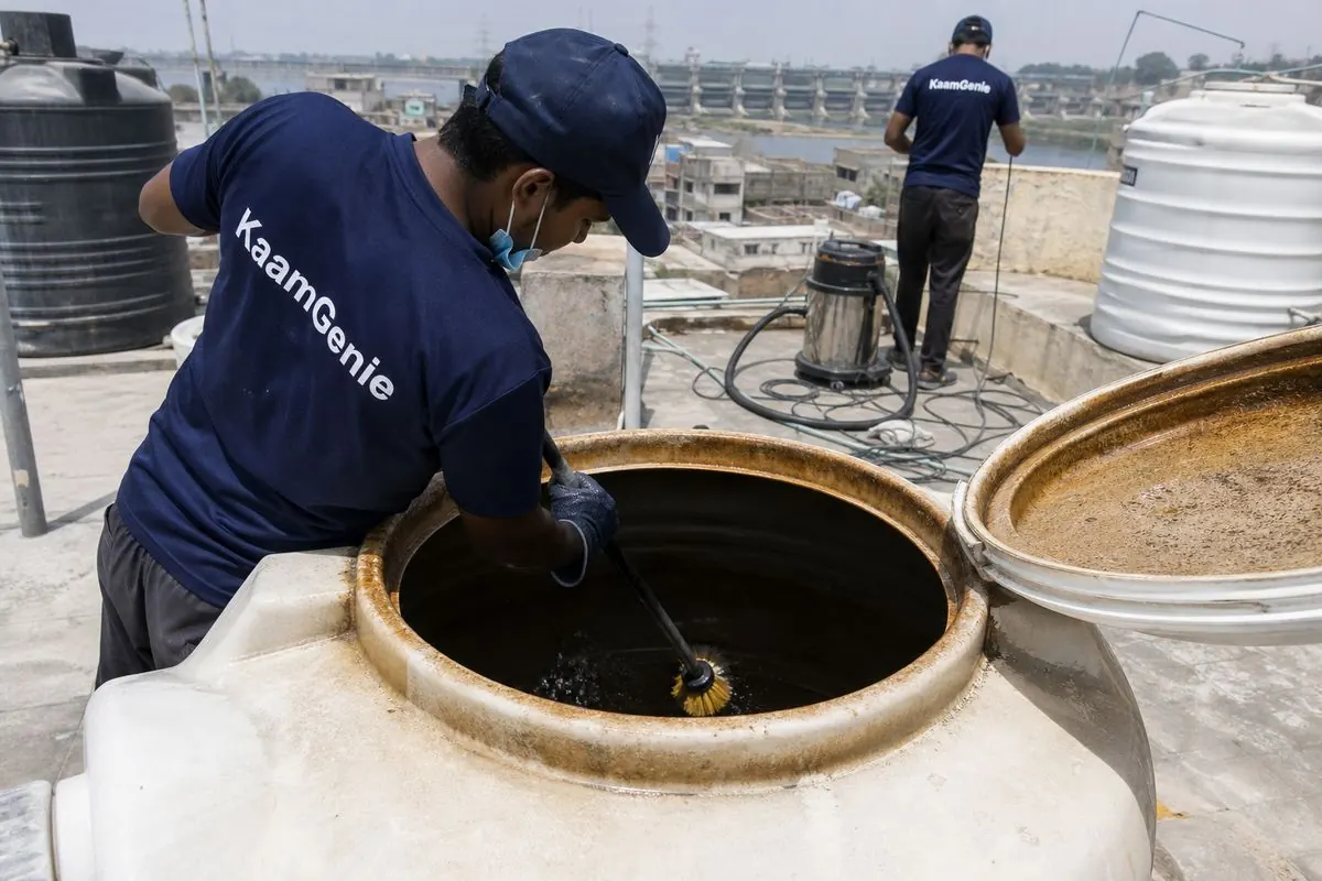 KaamGenie crew cleaning a water tank in Wazirabad, North Delhi